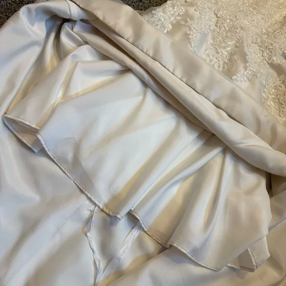 Essense of Australia Wedding Dress Sz 10 - Picture 11 of 13